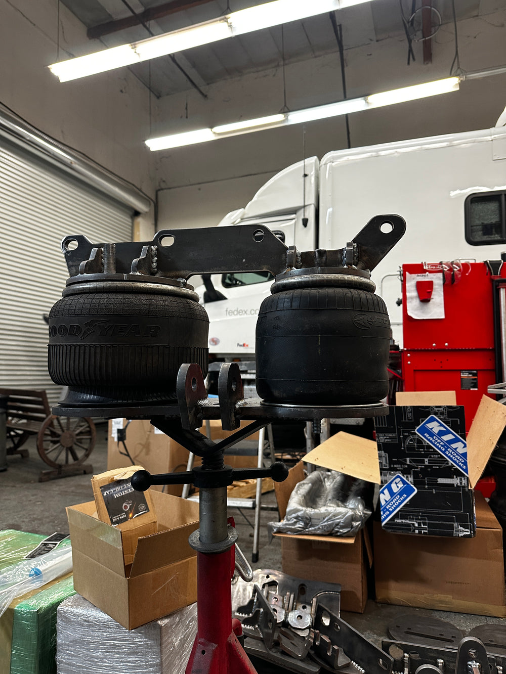 Dual Air Ride System  Freightliner Cascadia and RV on Cascadia chassis