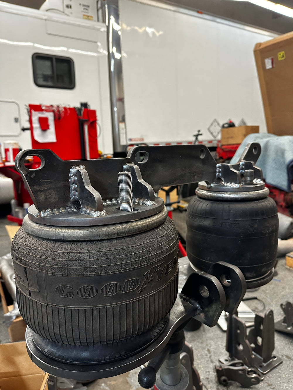 Dual Air Ride System  Freightliner Cascadia and RV on Cascadia chassis